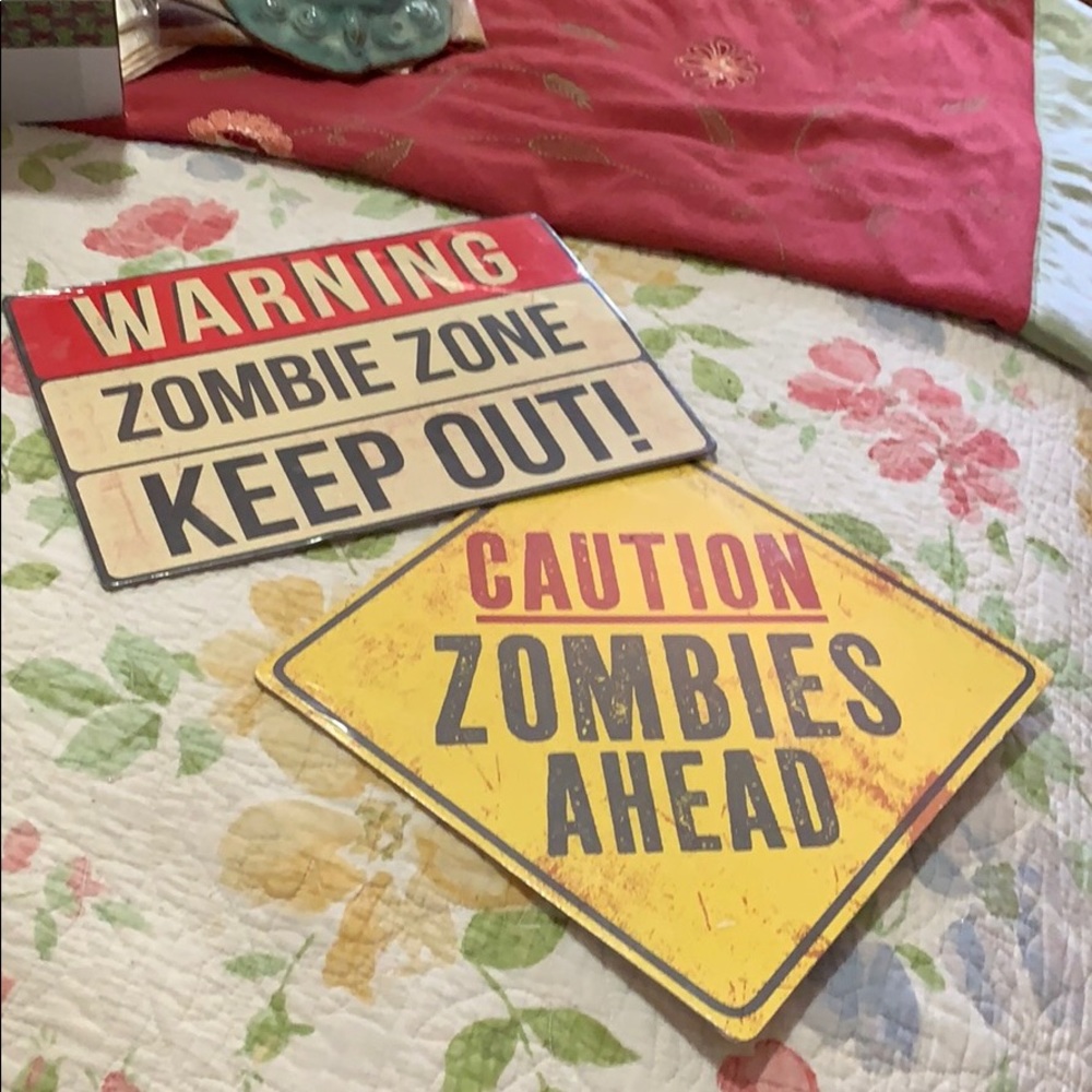Pair of Zombie 🧟‍♀️ 🧟‍♂️ Signs